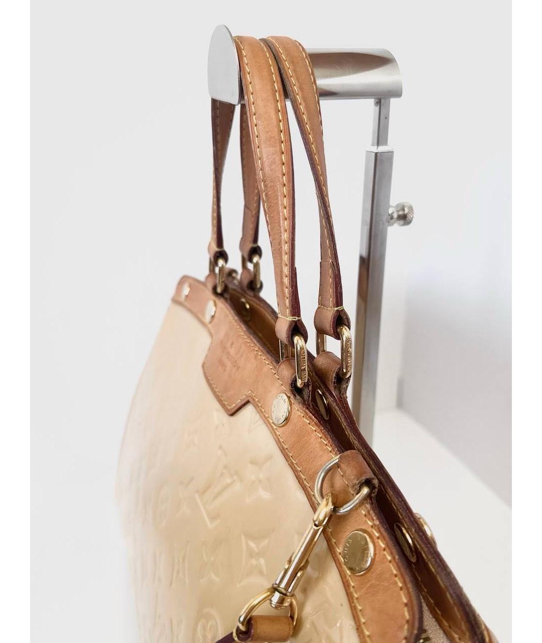 LOUIS VUITTON Бежевая сумка тоут из лакированной кожи, фото 6