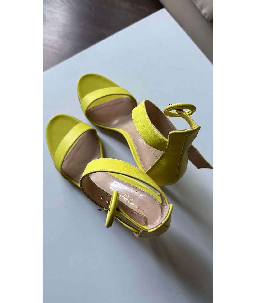 GIANVITO ROSSI Желтые кожаные босоножки, фото 8
