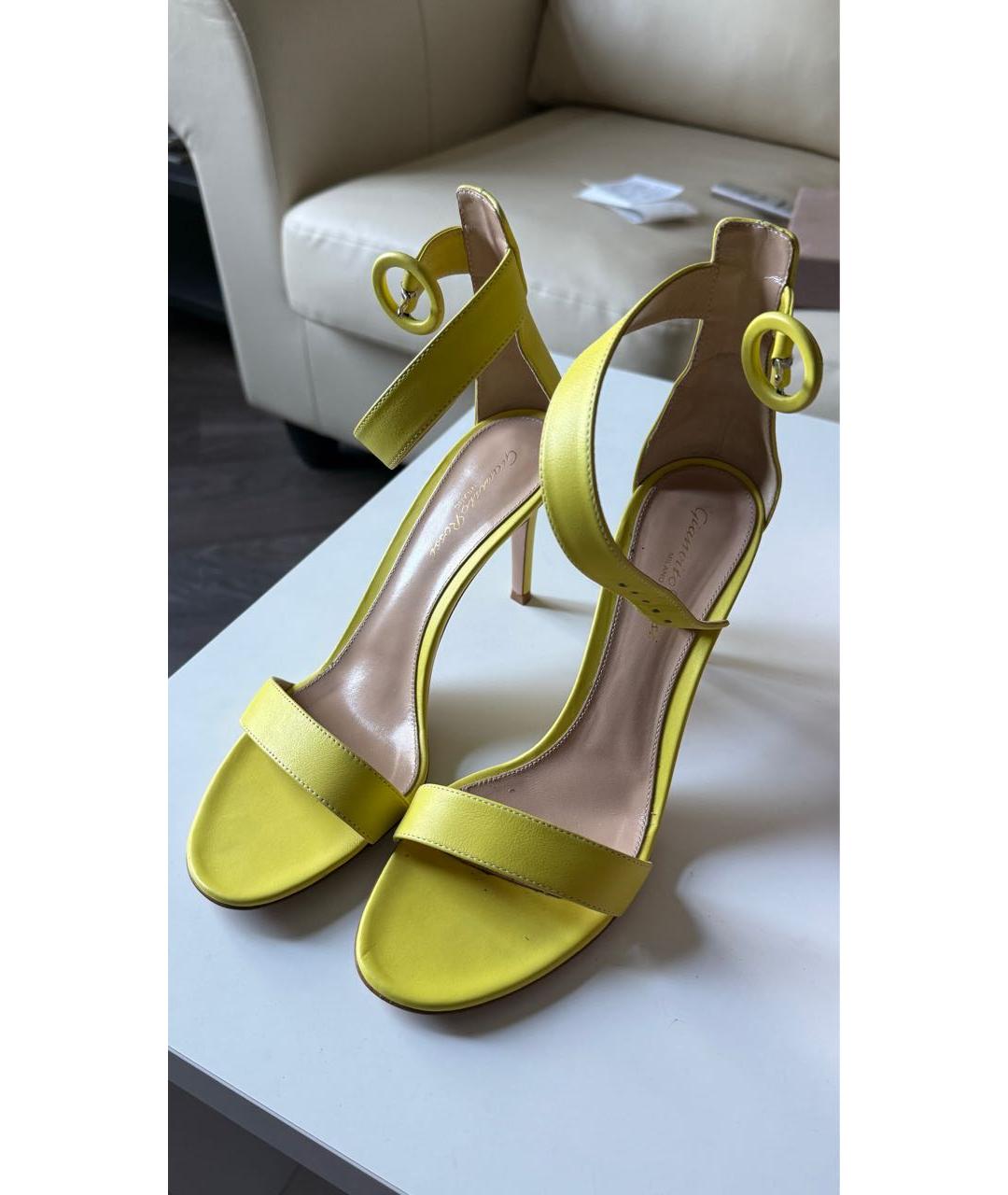 GIANVITO ROSSI Желтые кожаные босоножки, фото 2