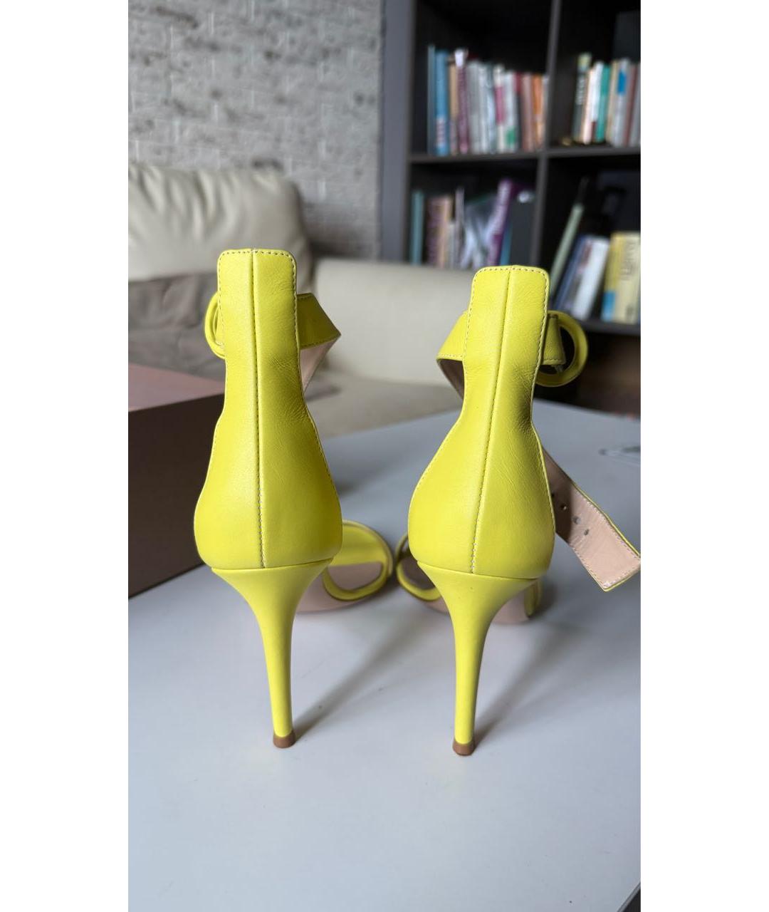 GIANVITO ROSSI Желтые кожаные босоножки, фото 4