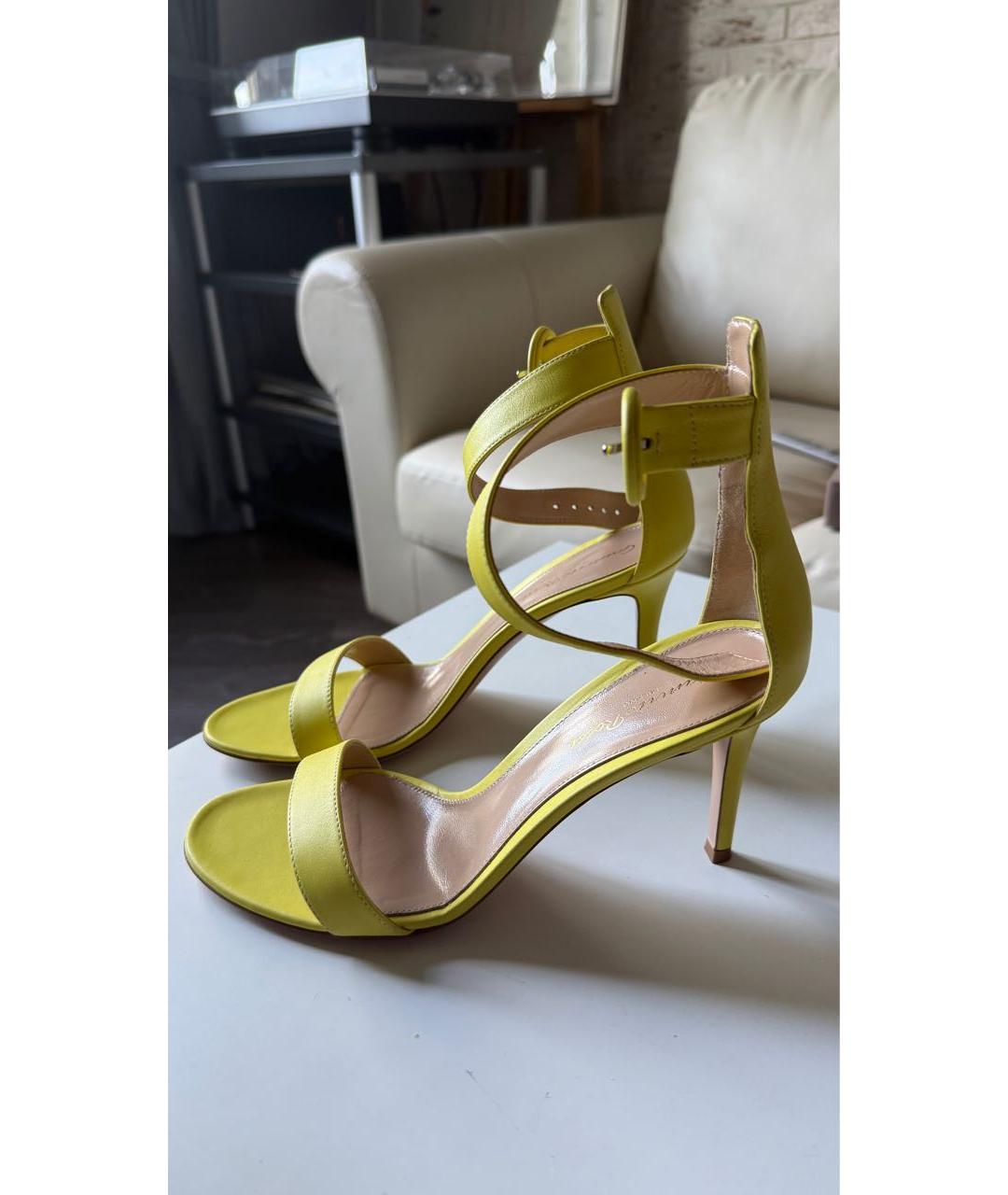 GIANVITO ROSSI Желтые кожаные босоножки, фото 9