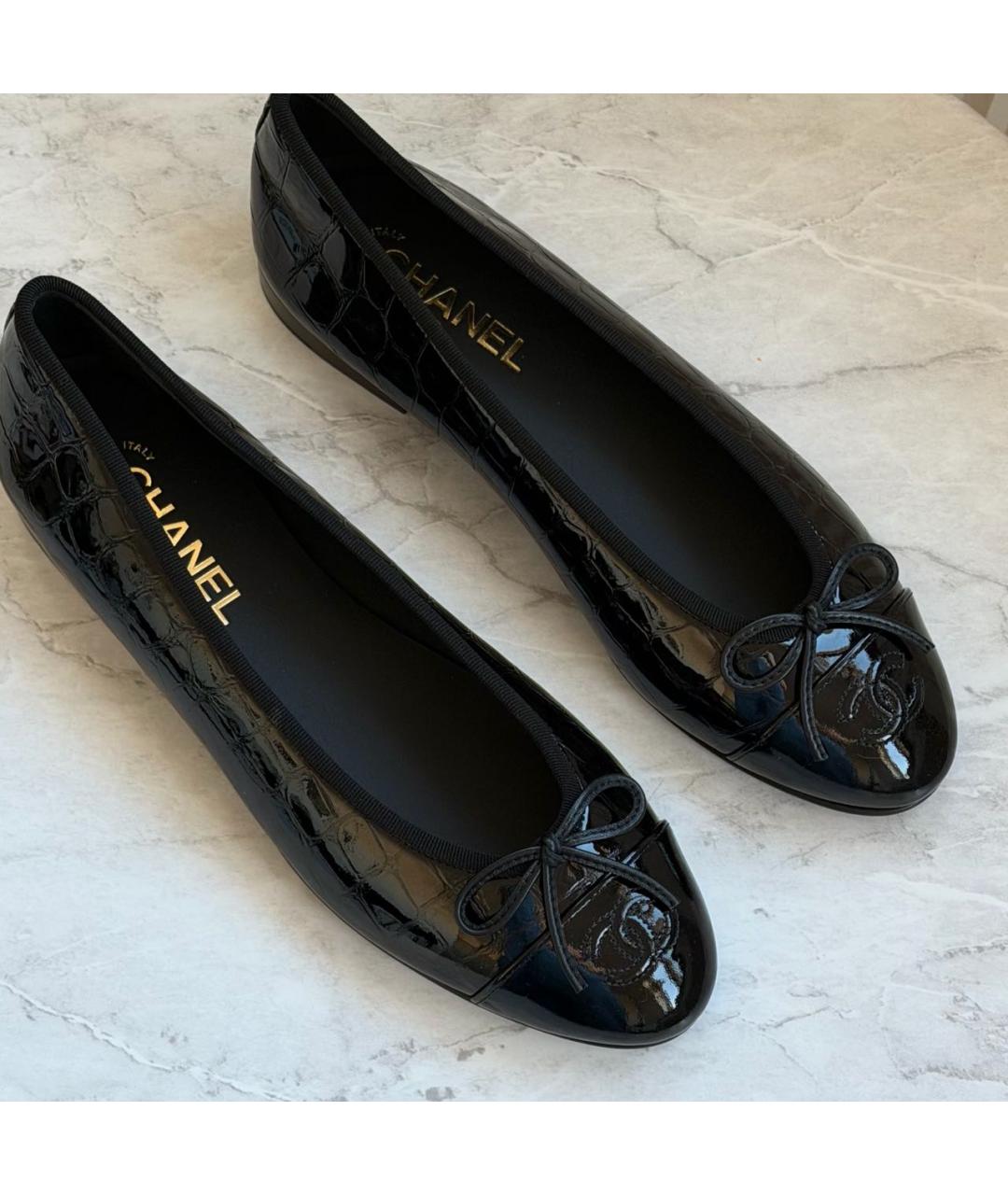 CHANEL Черные балетки из лакированной кожи, фото 3