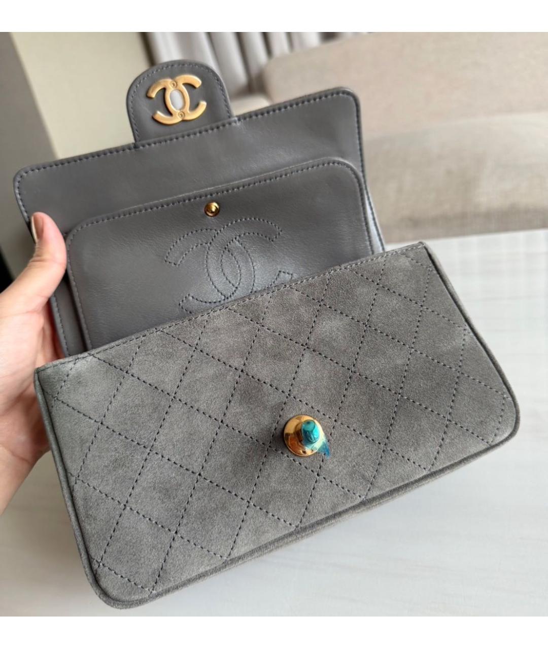 CHANEL Серая замшевая сумка через плечо, фото 3