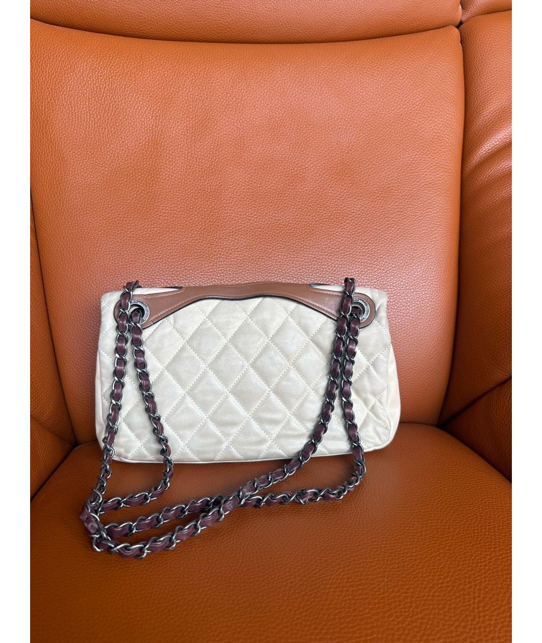 CHANEL Бежевая кожаная сумка через плечо, фото 5