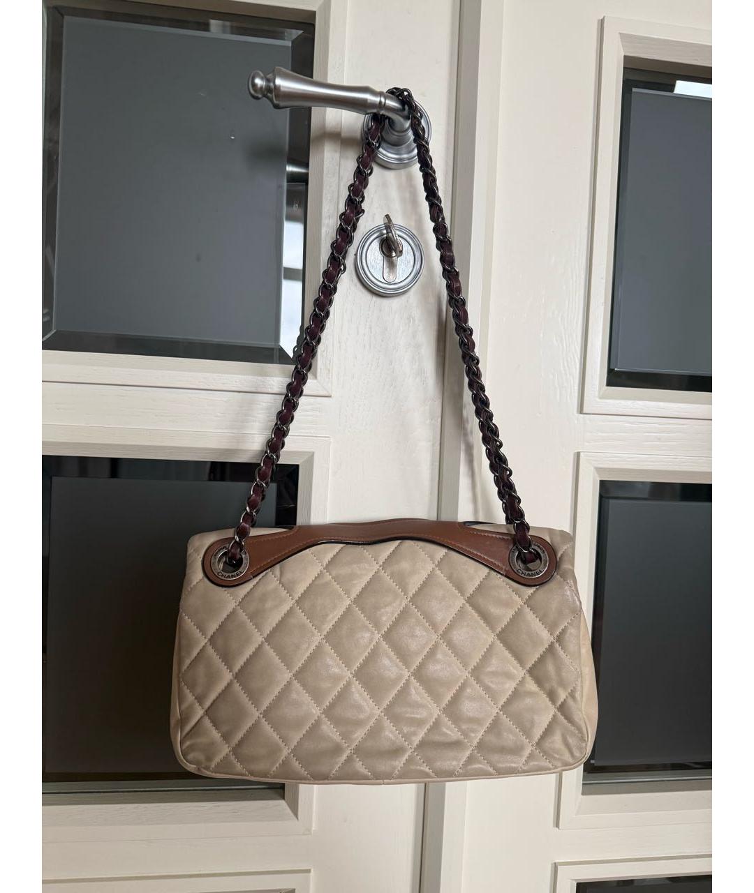 CHANEL Бежевая кожаная сумка через плечо, фото 2