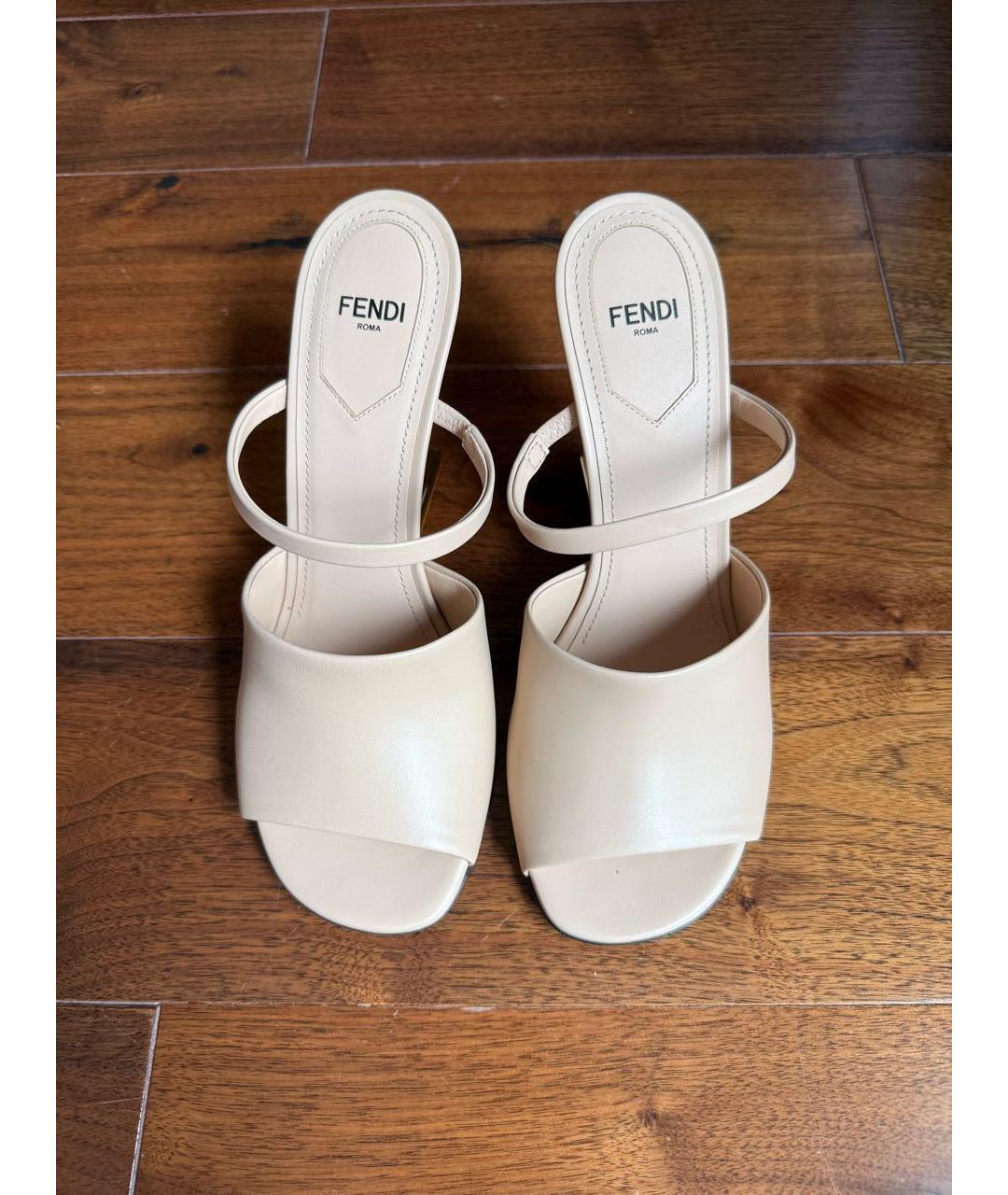 FENDI Бежевые кожаные босоножки, фото 2