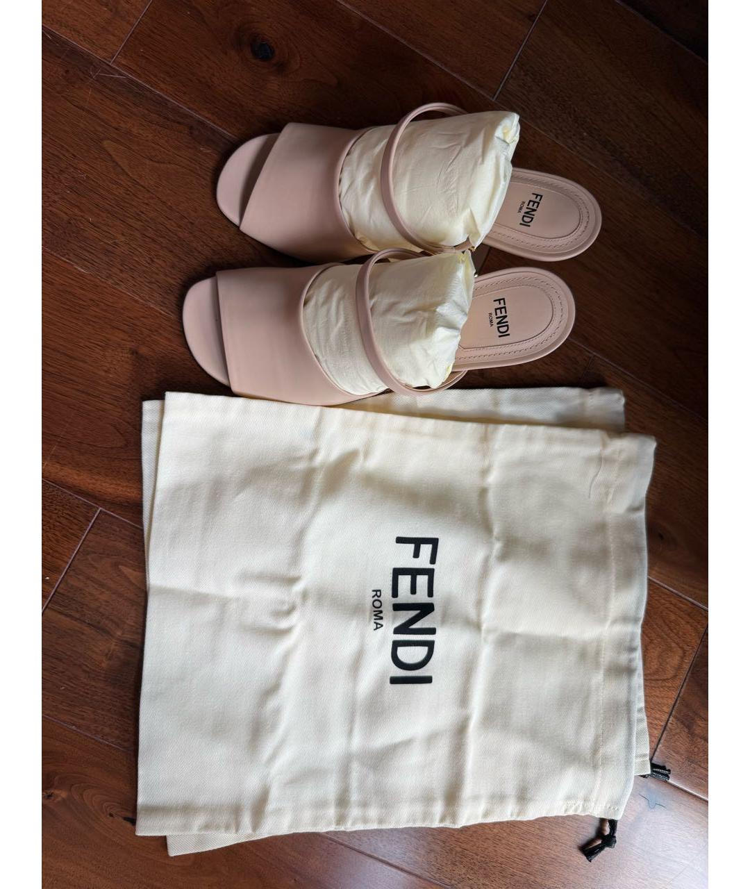 FENDI Бежевые кожаные босоножки, фото 5