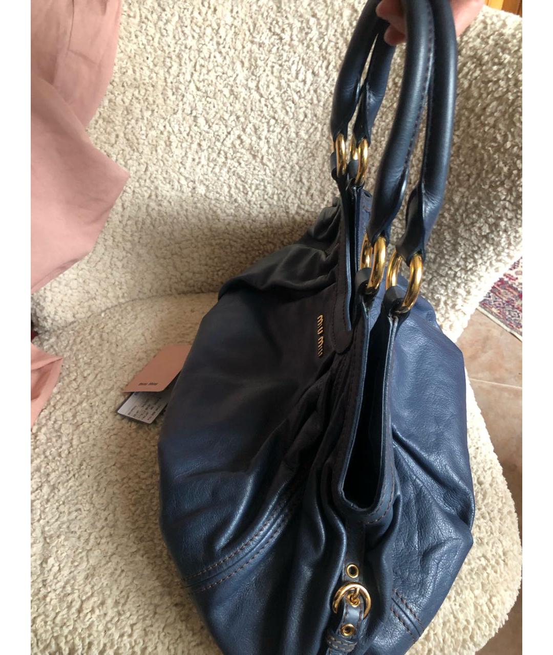 MIU MIU Темно-синяя кожаная сумка с короткими ручками, фото 2