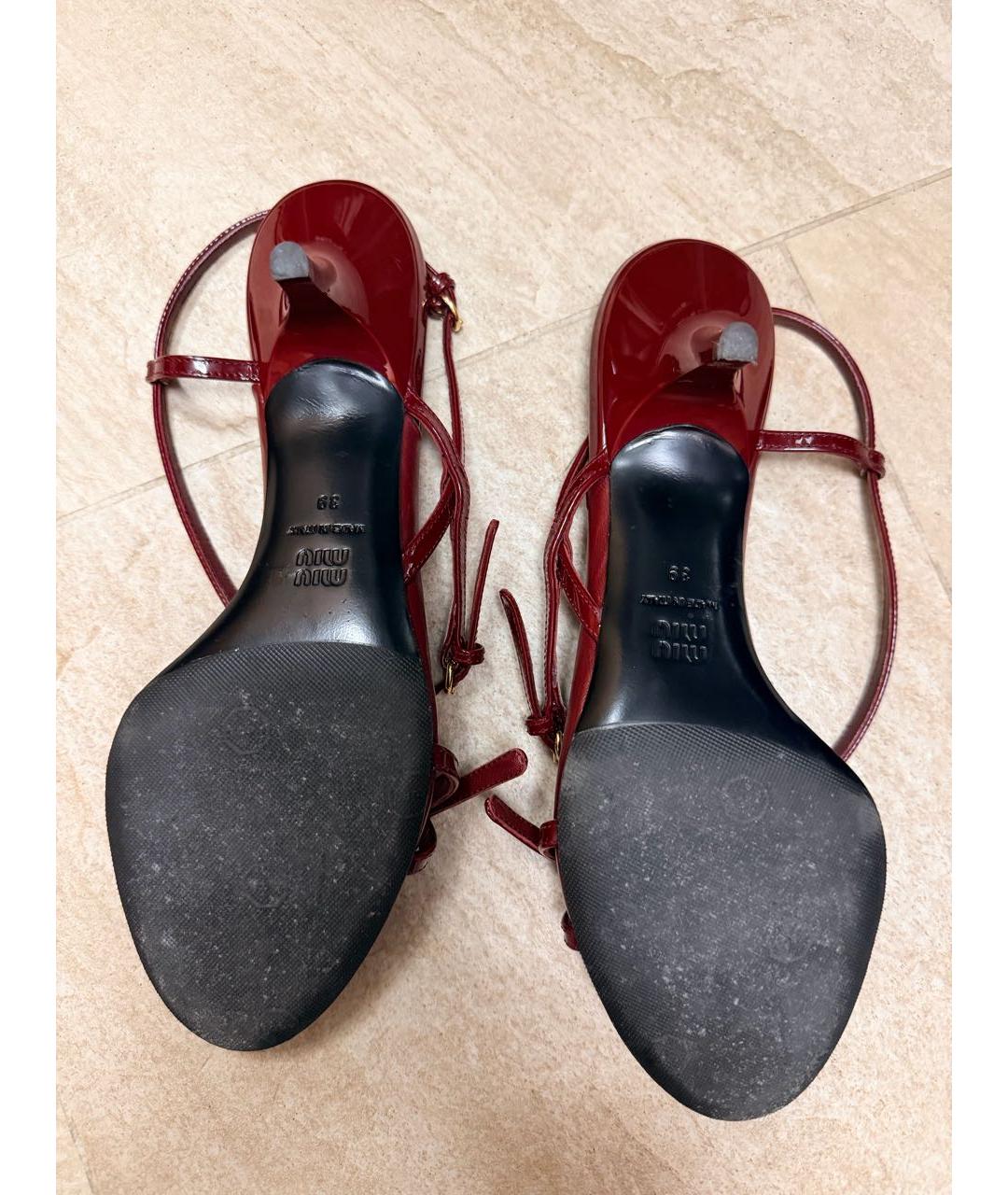 MIU MIU Бордовые босоножки из лакированной кожи, фото 3
