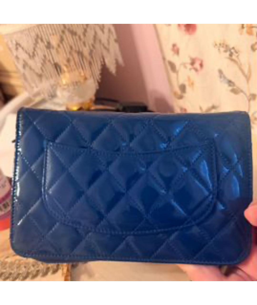 CHANEL Темно-синяя сумка через плечо из лакированной кожи, фото 3
