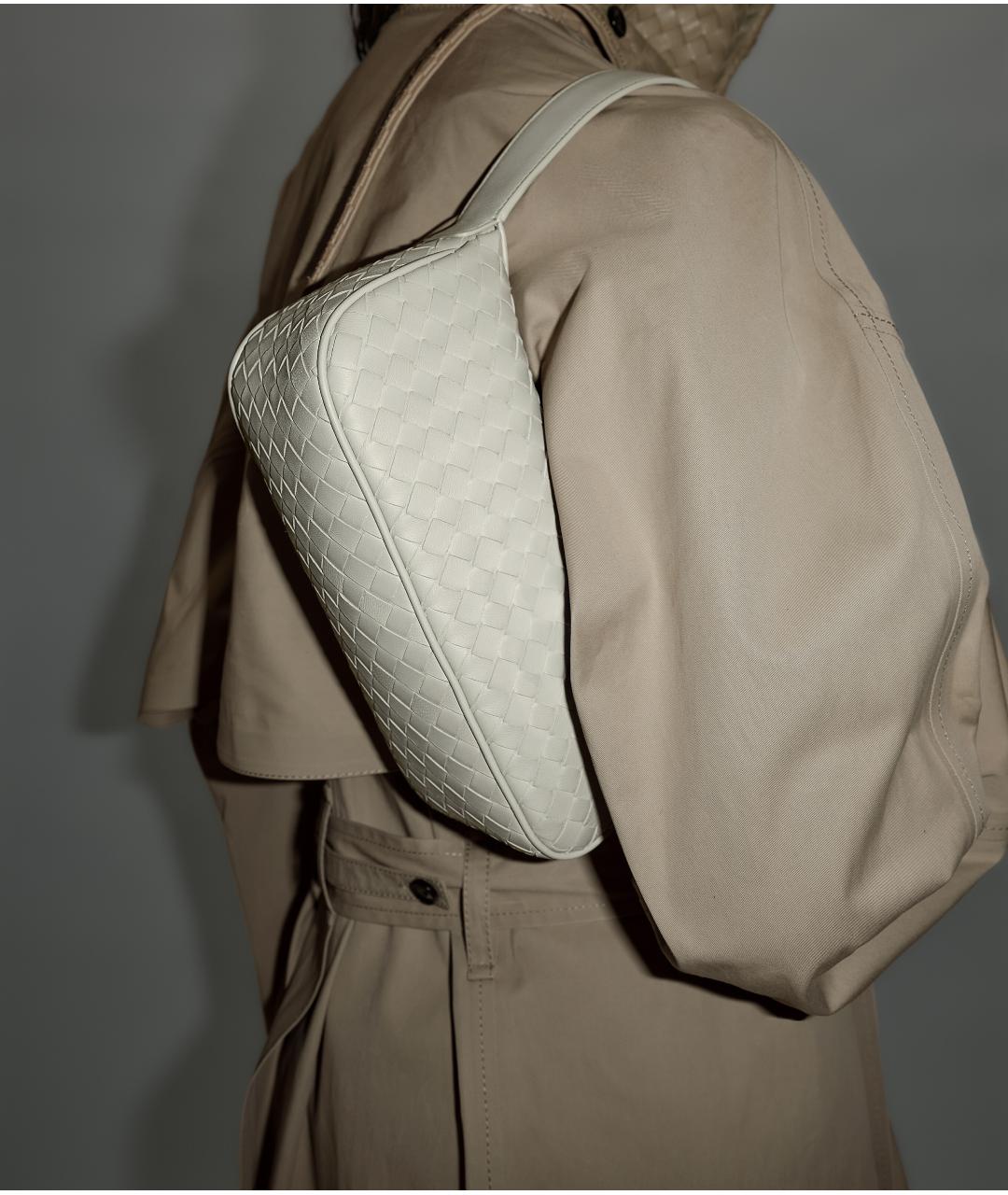 BOTTEGA VENETA Серая кожаная сумка с короткими ручками, фото 5