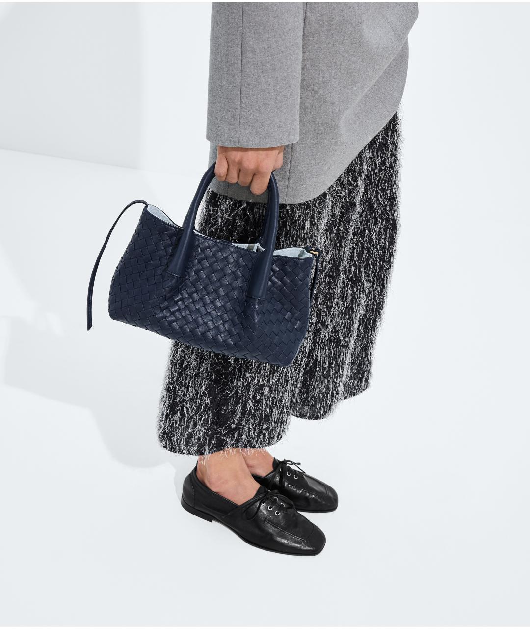 BOTTEGA VENETA Синяя кожаная сумка тоут, фото 5