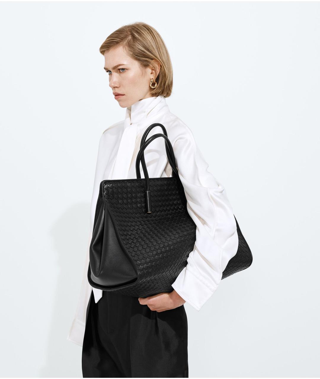 BOTTEGA VENETA Черная кожаная сумка тоут, фото 2