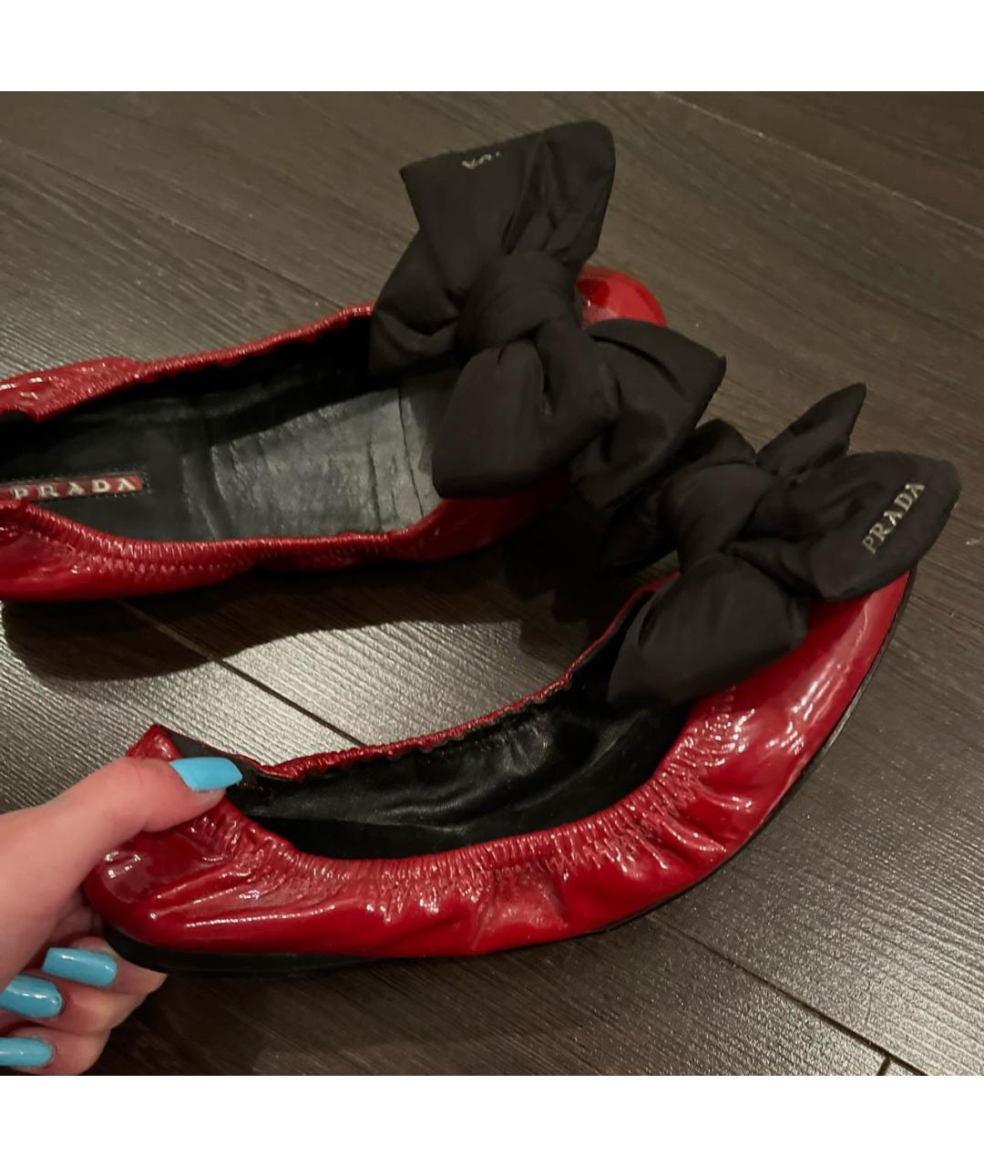 PRADA Бордовые балетки из лакированной кожи, фото 2