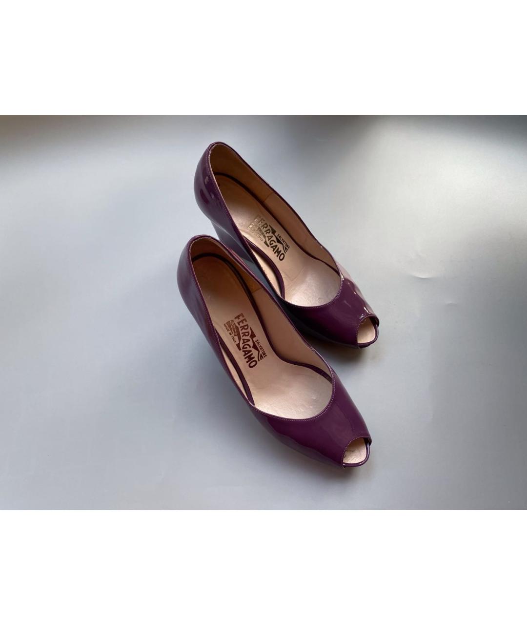 FERRAGAMO Фиолетовые туфли из лакированной кожи, фото 2