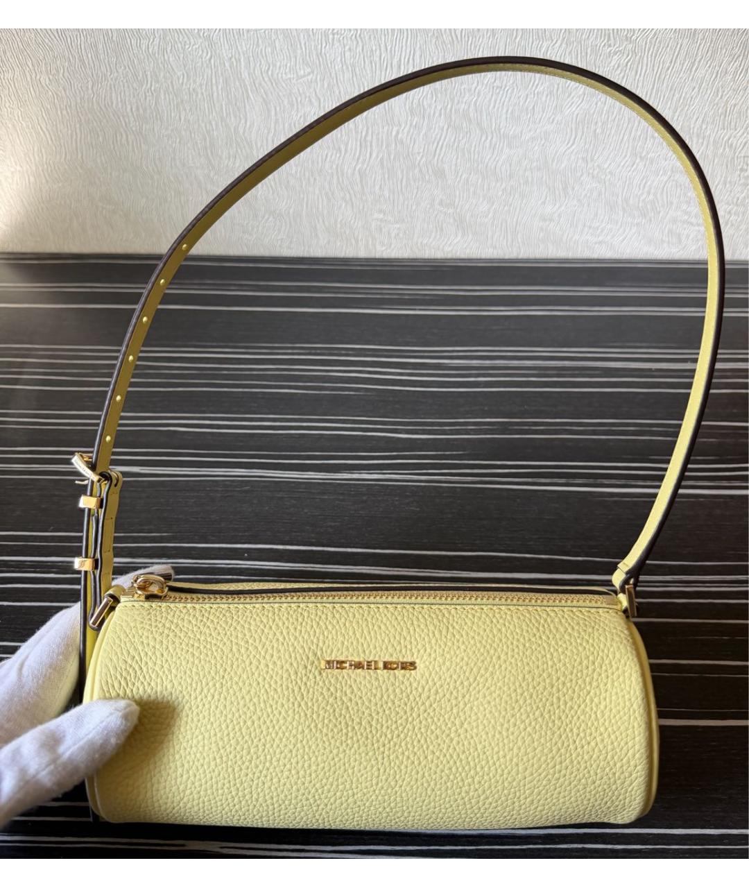 MICHAEL KORS Желтая кожаная сумка с короткими ручками, фото 4