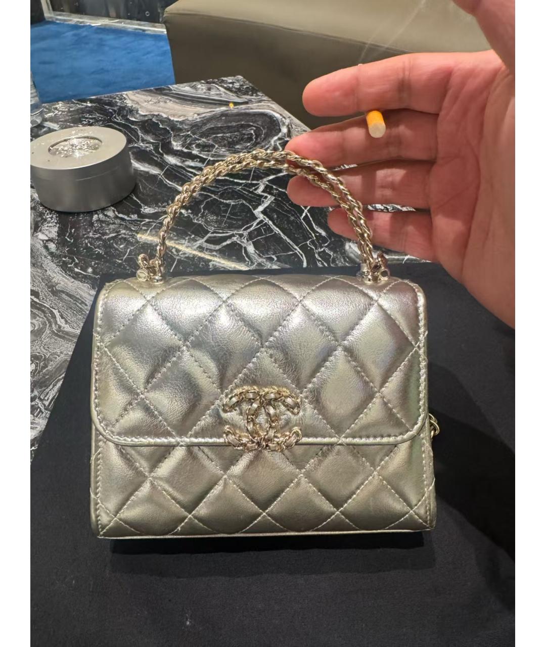 CHANEL Серебряная кожаная сумка через плечо, фото 2