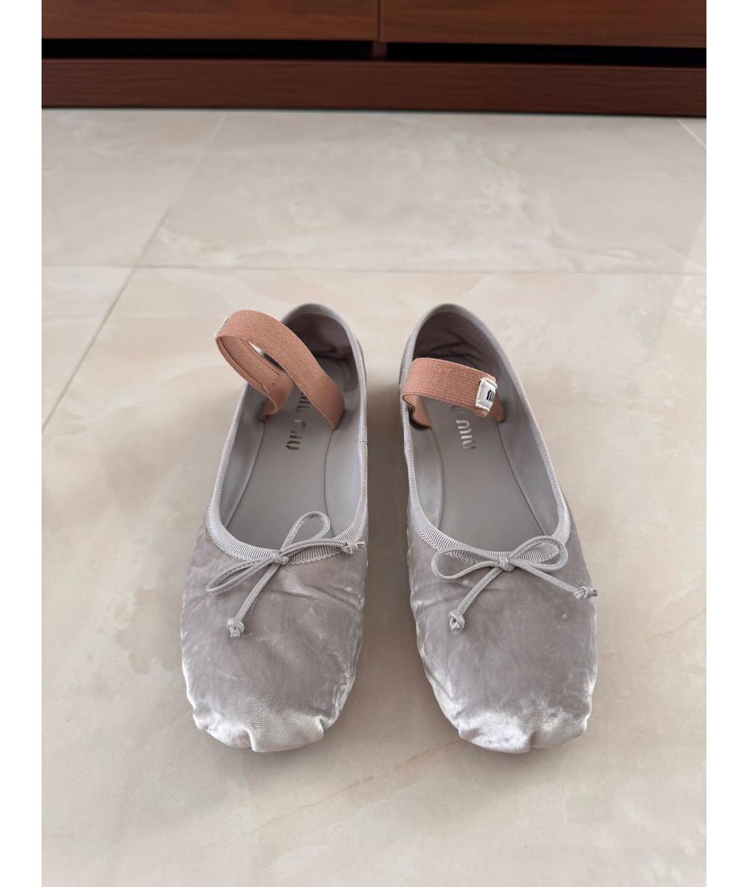 MIU MIU Серебряные бархатные балетки, фото 2