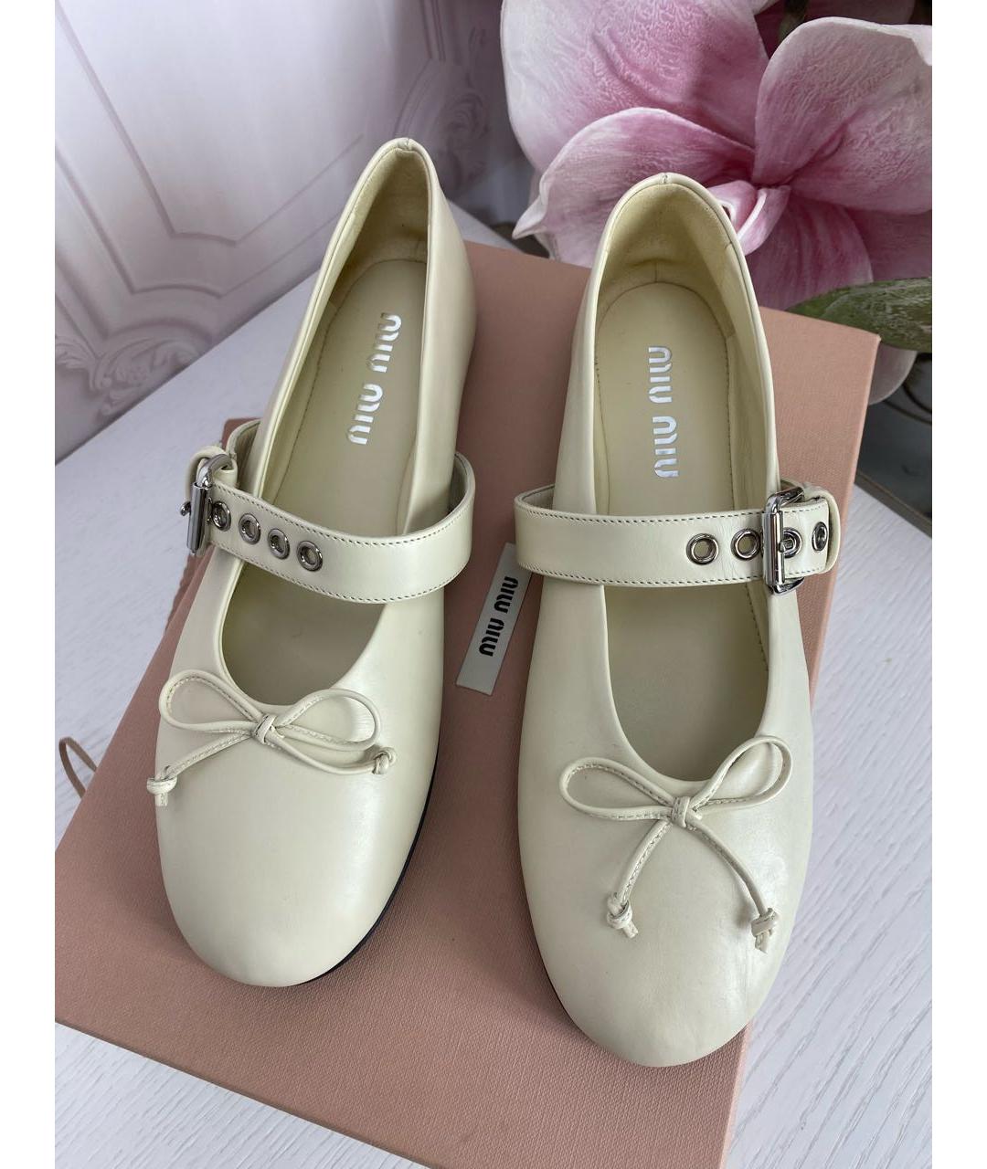 MIU MIU Бежевые кожаные балетки, фото 2