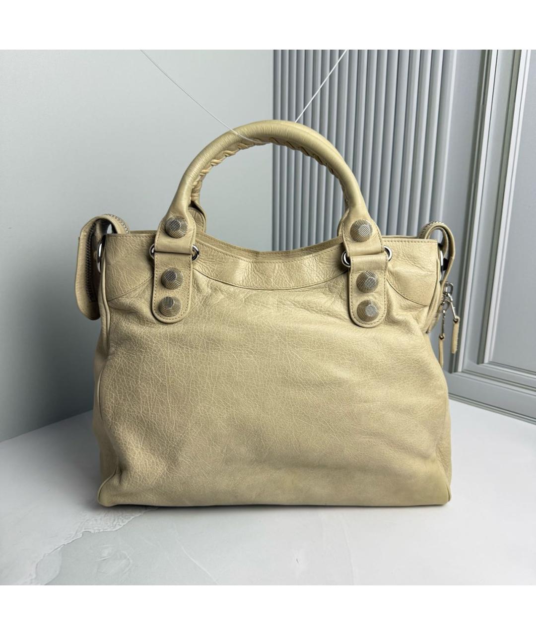 BALENCIAGA Бежевая кожаная сумка с короткими ручками, фото 2