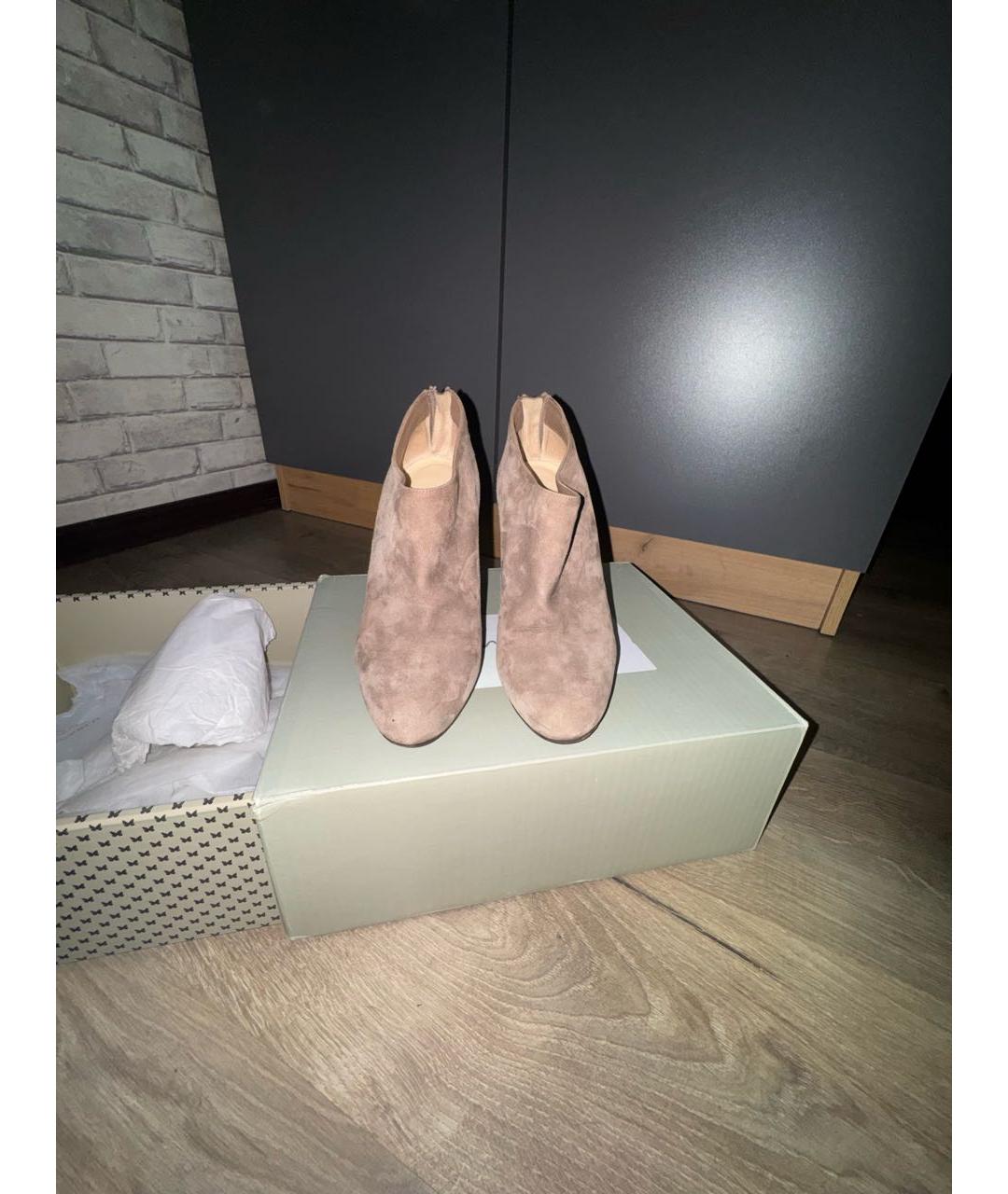 JIMMY CHOO Бежевые замшевые ботильоны, фото 2