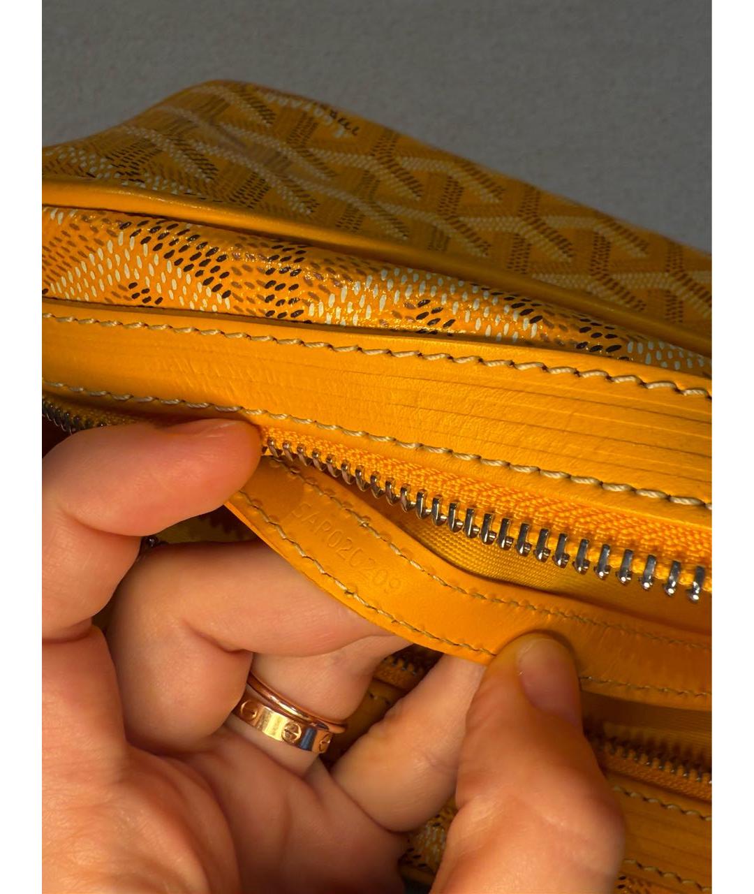 GOYARD Горчичная сумка через плечо из канвы, фото 5