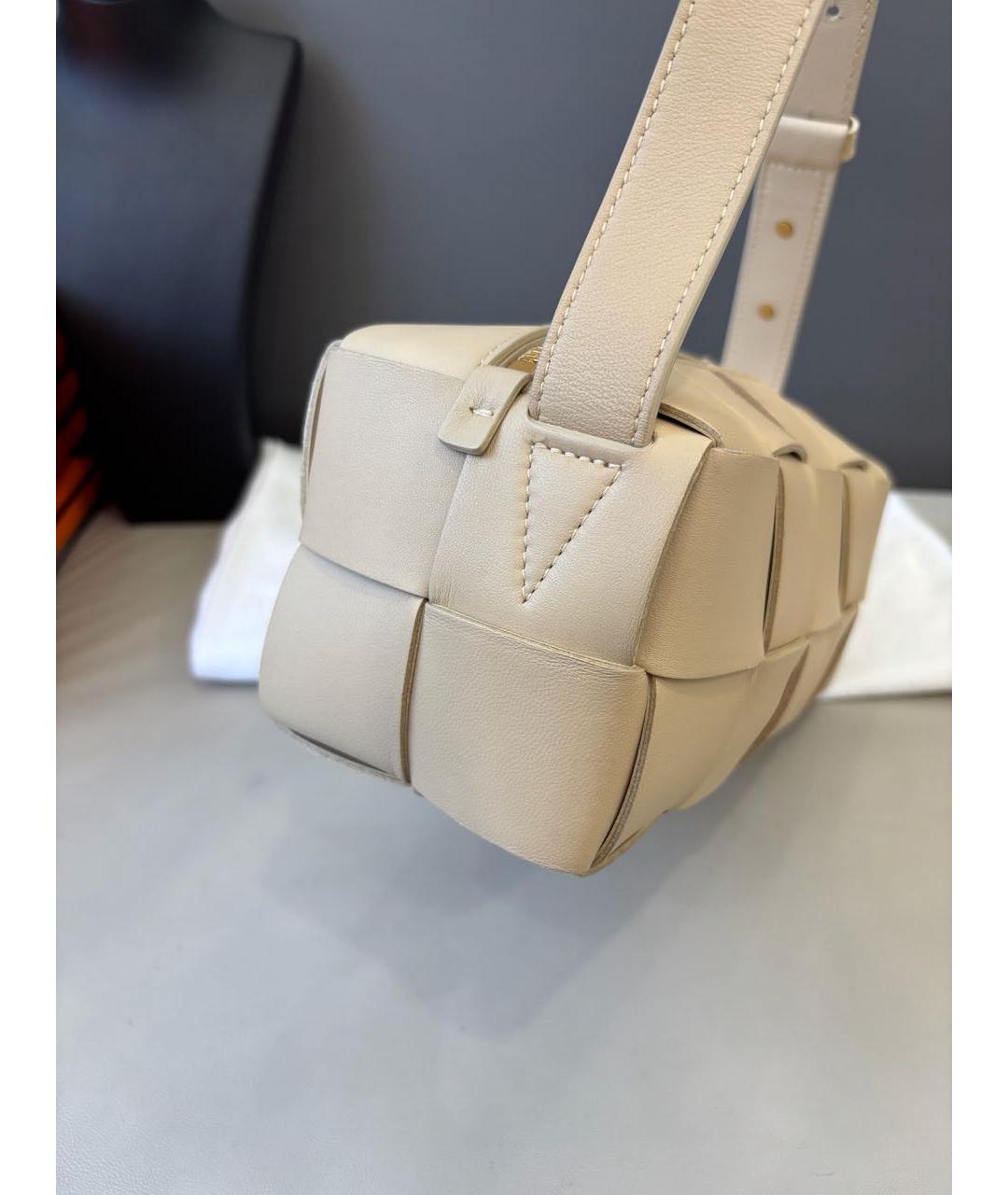 BOTTEGA VENETA Бежевая кожаная сумка через плечо, фото 3