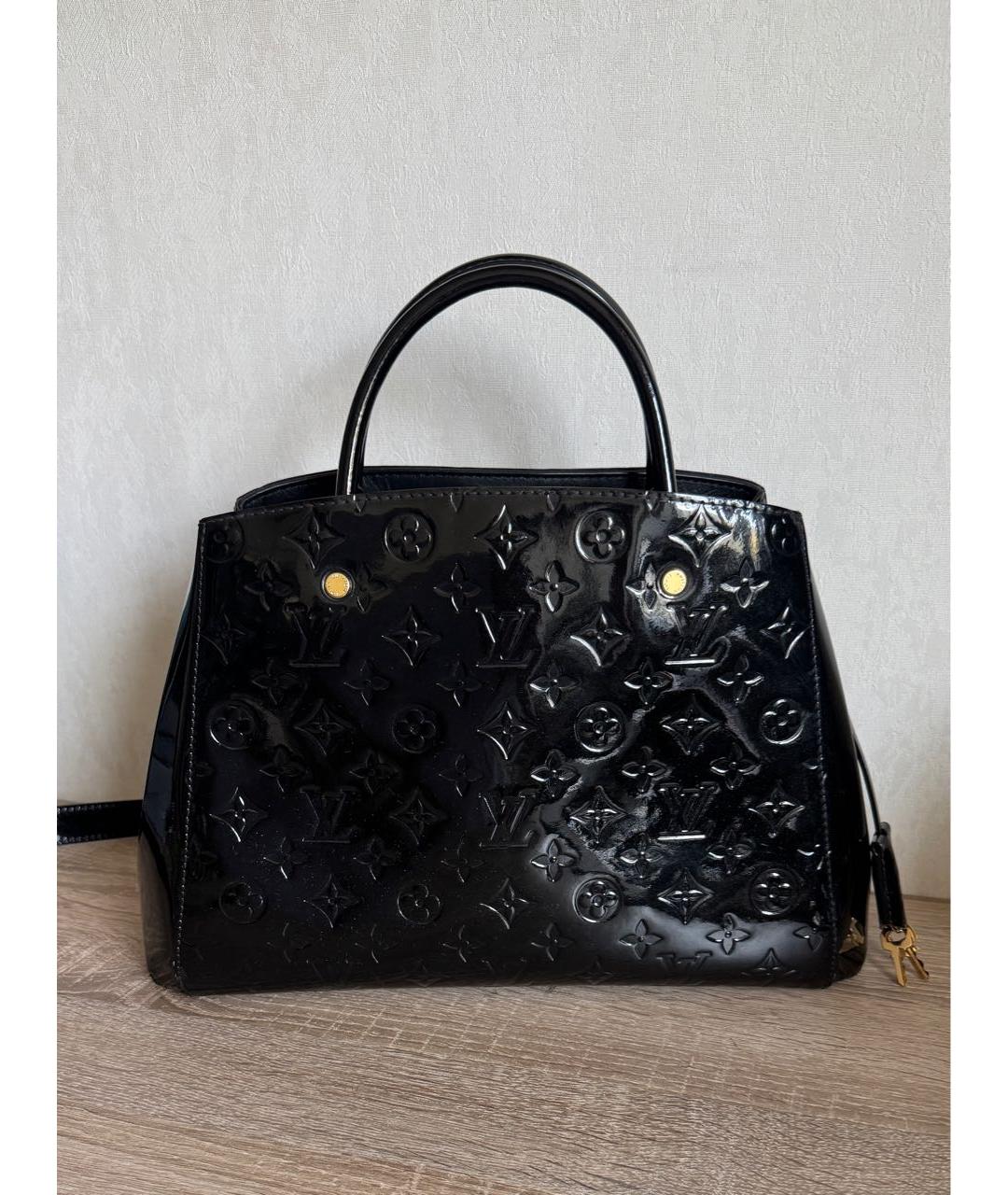 LOUIS VUITTON Черная сумка с короткими ручками из лакированной кожи, фото 2
