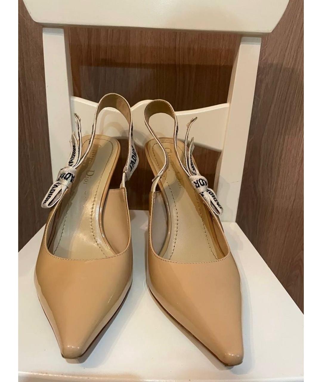 CHRISTIAN DIOR Бежевые туфли из лакированной кожи, фото 2