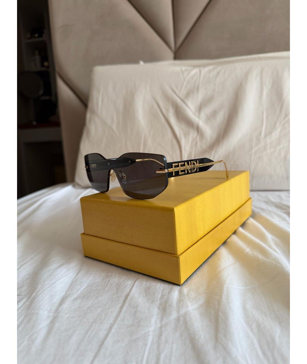 FENDI Черные пластиковые солнцезащитные очки, фото 2