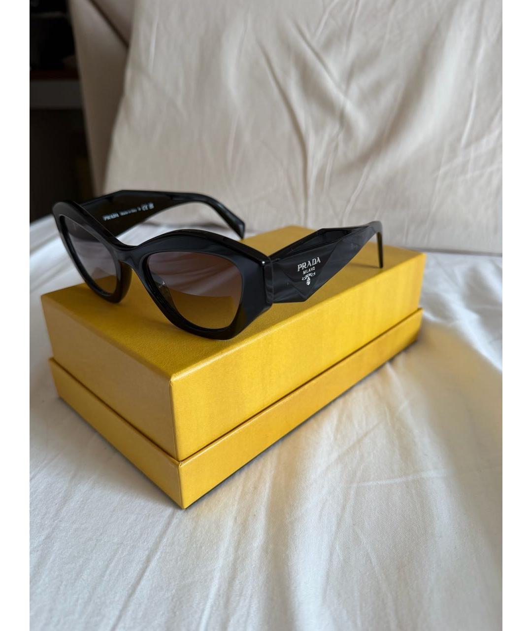 PRADA Черные пластиковые солнцезащитные очки, фото 2