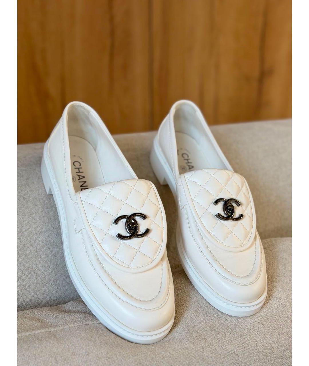 CHANEL Белые кожаные лоферы, фото 2