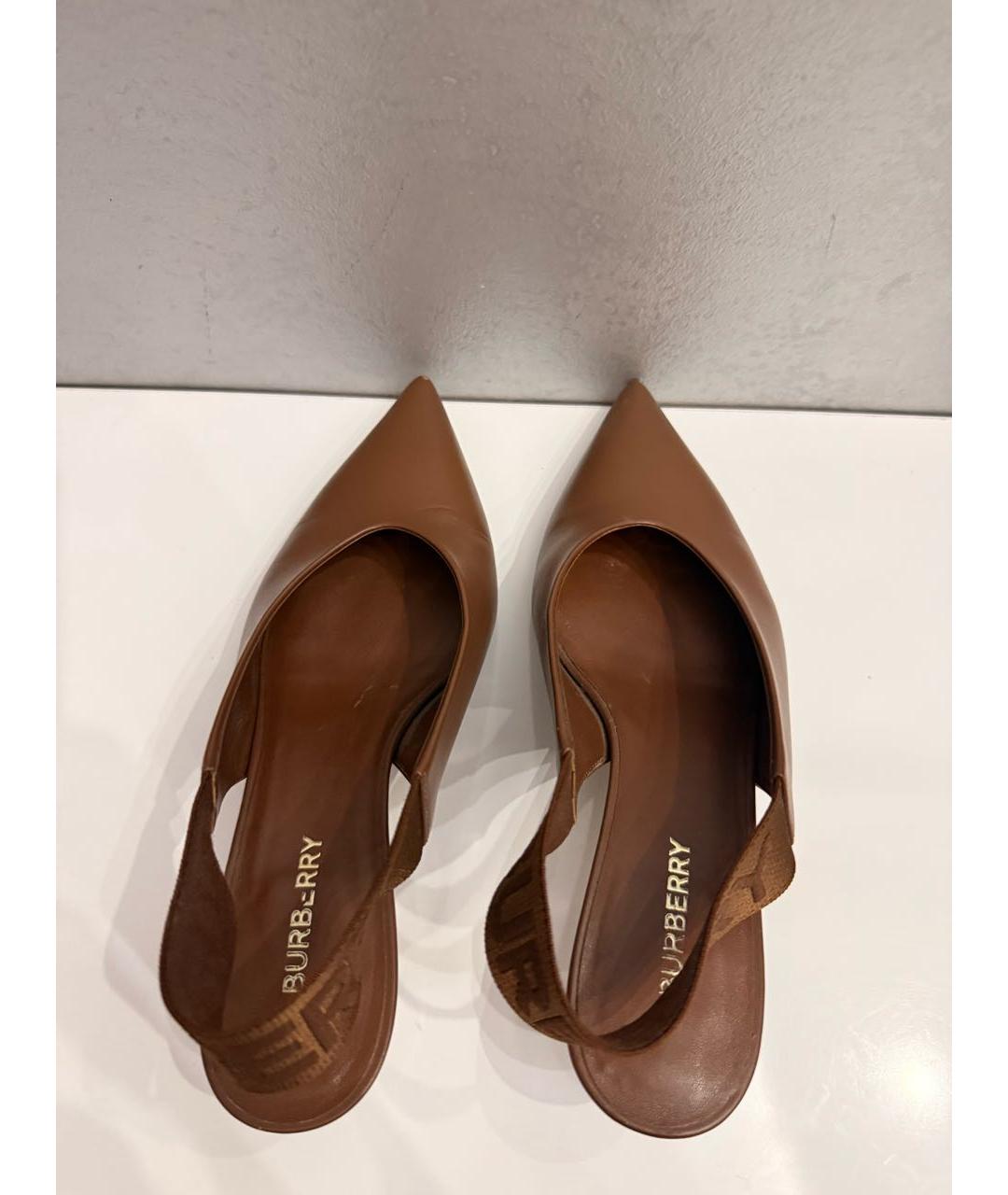 BURBERRY Коричневые кожаные лодочки на низком каблуке, фото 3