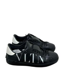 VALENTINO Низкие кроссовки / кеды