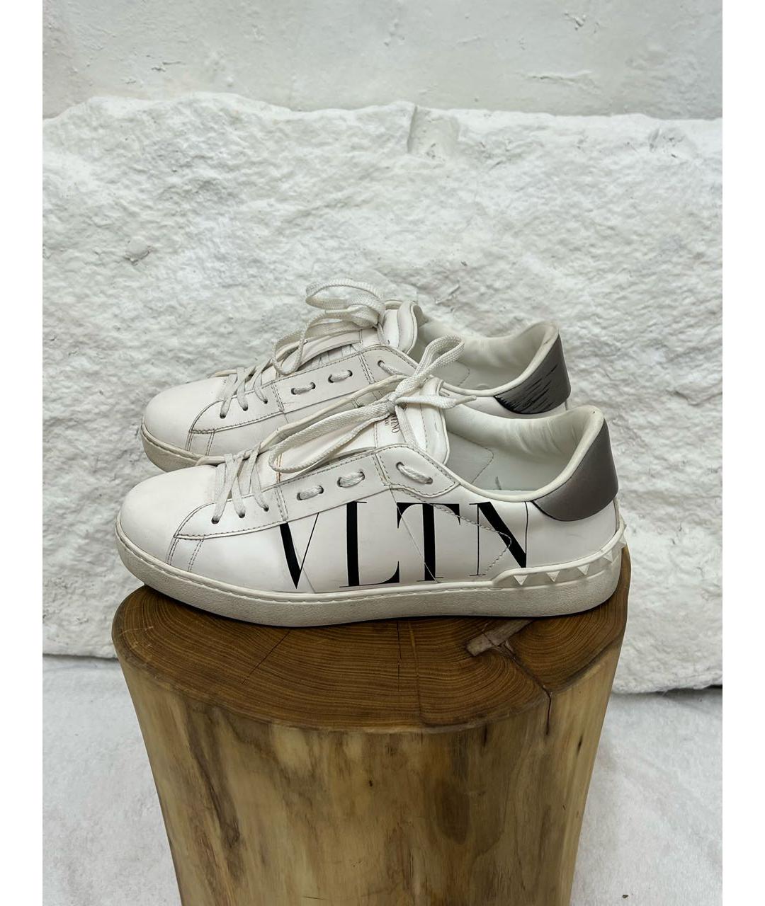 VALENTINO Белые кожаные низкие кроссовки / кеды, фото 3