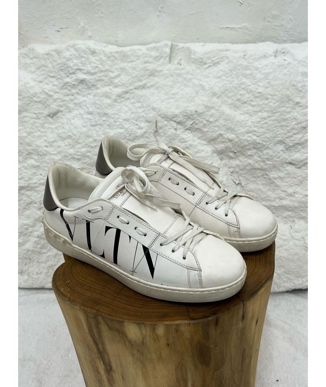 VALENTINO Белые кожаные низкие кроссовки / кеды, фото 2