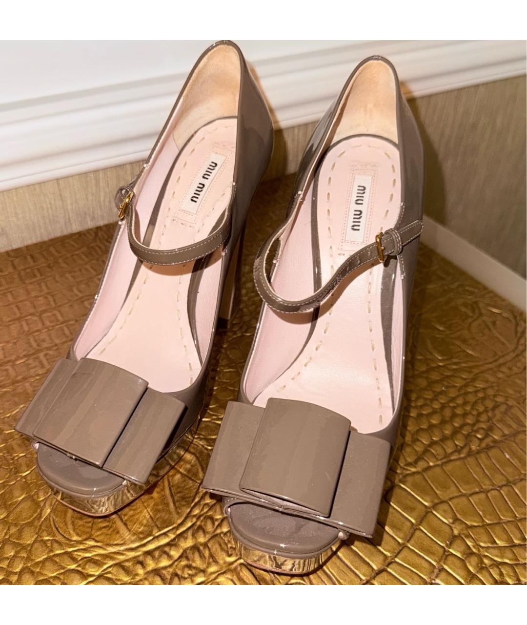 MIU MIU Бежевые туфли из лакированной кожи, фото 2