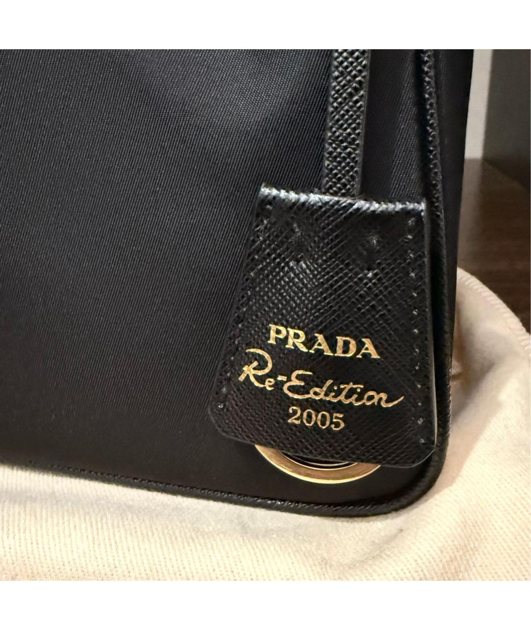 PRADA Черная нейлоновая сумка с короткими ручками, фото 3