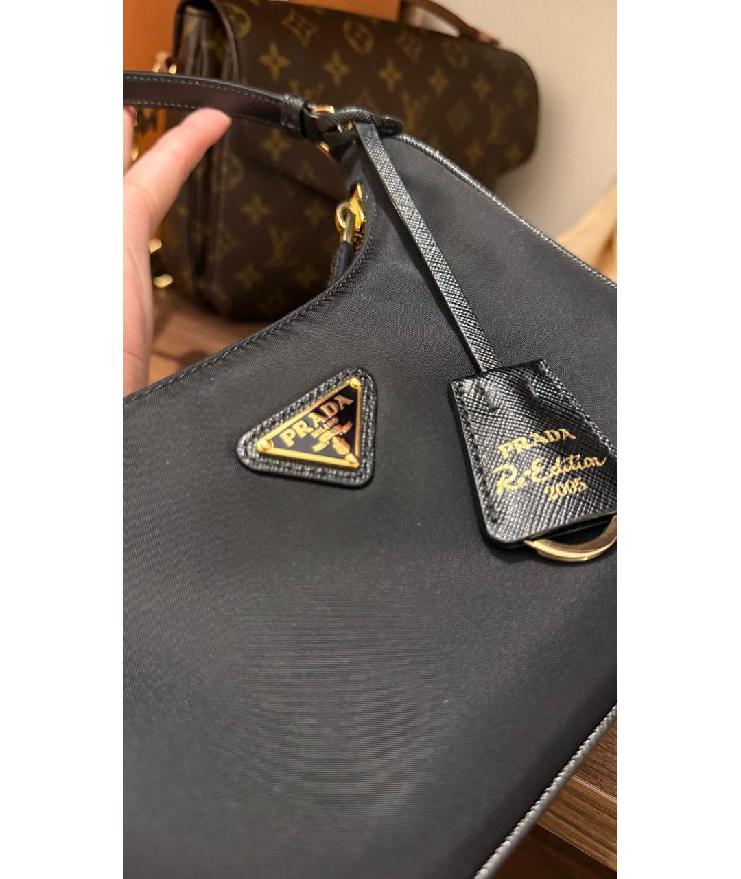 PRADA Черная нейлоновая сумка с короткими ручками, фото 5