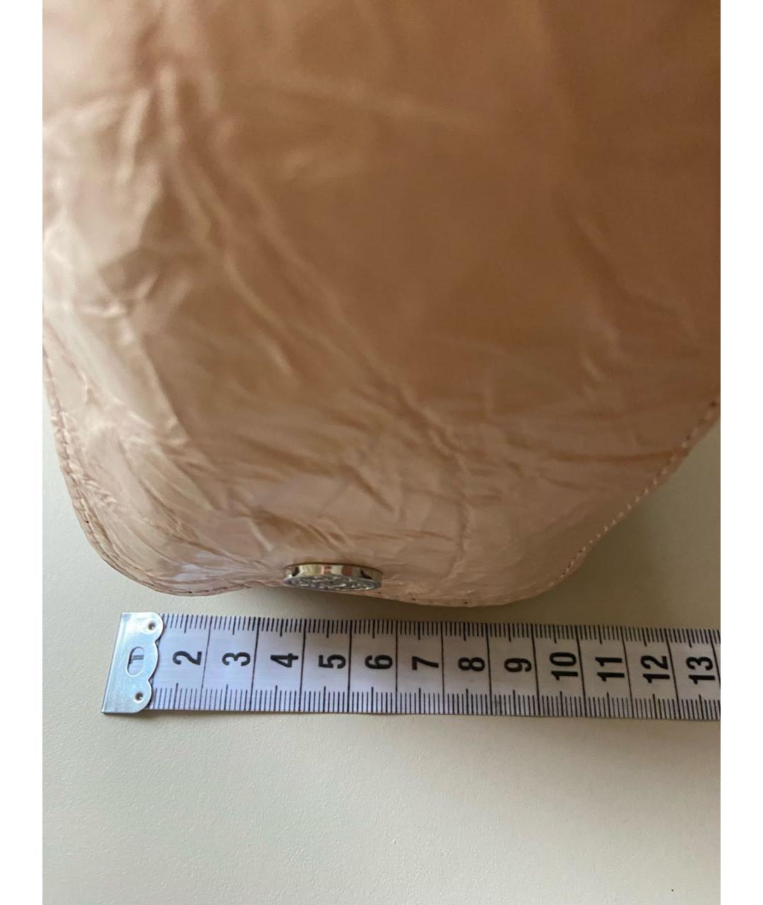 ACNE STUDIOS Бежевая сумка тоут из лакированной кожи, фото 5