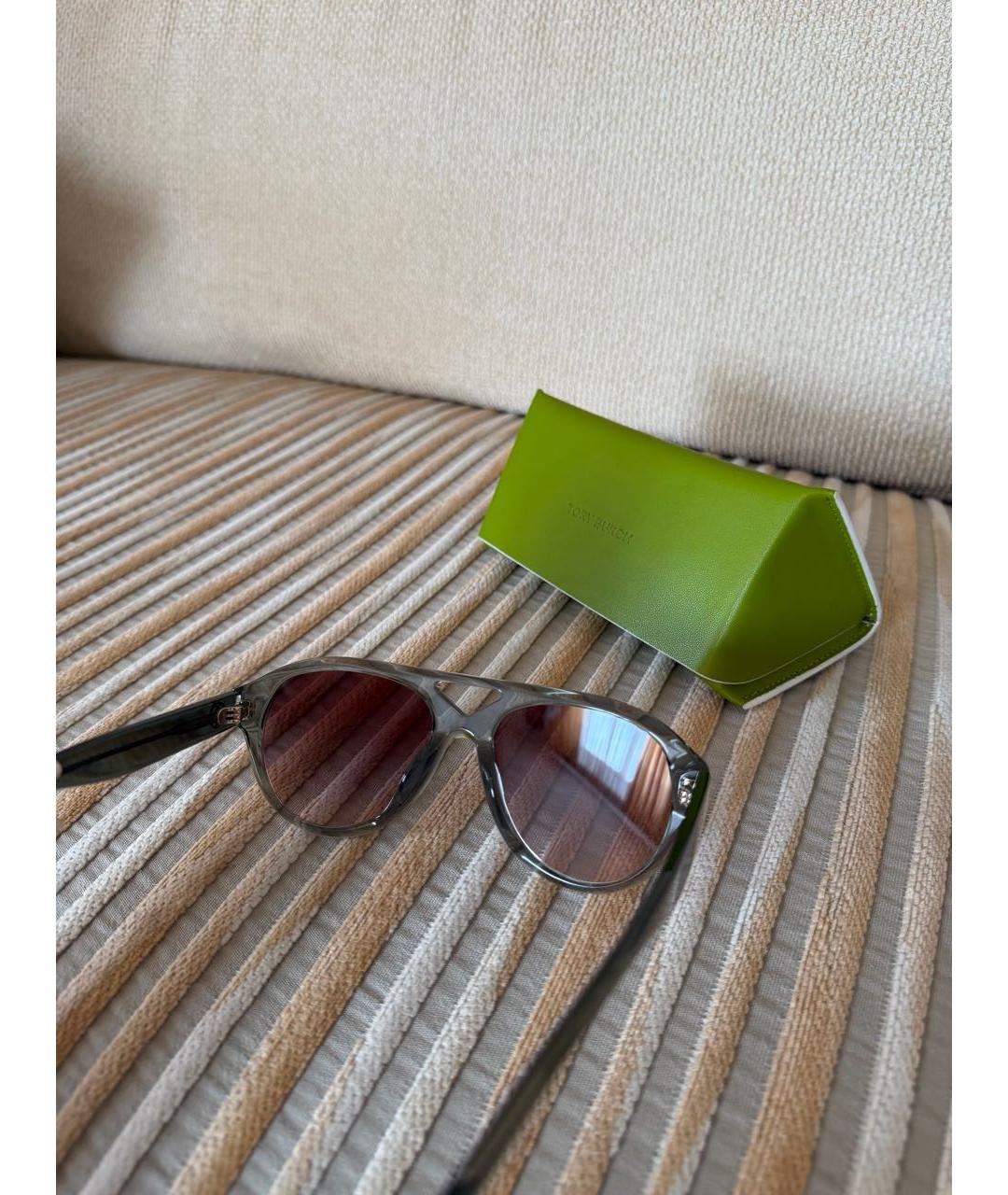 TORY BURCH Хаки пластиковые солнцезащитные очки, фото 4
