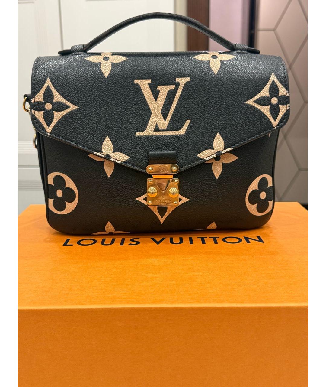 LOUIS VUITTON Черная кожаная сумка через плечо, фото 9
