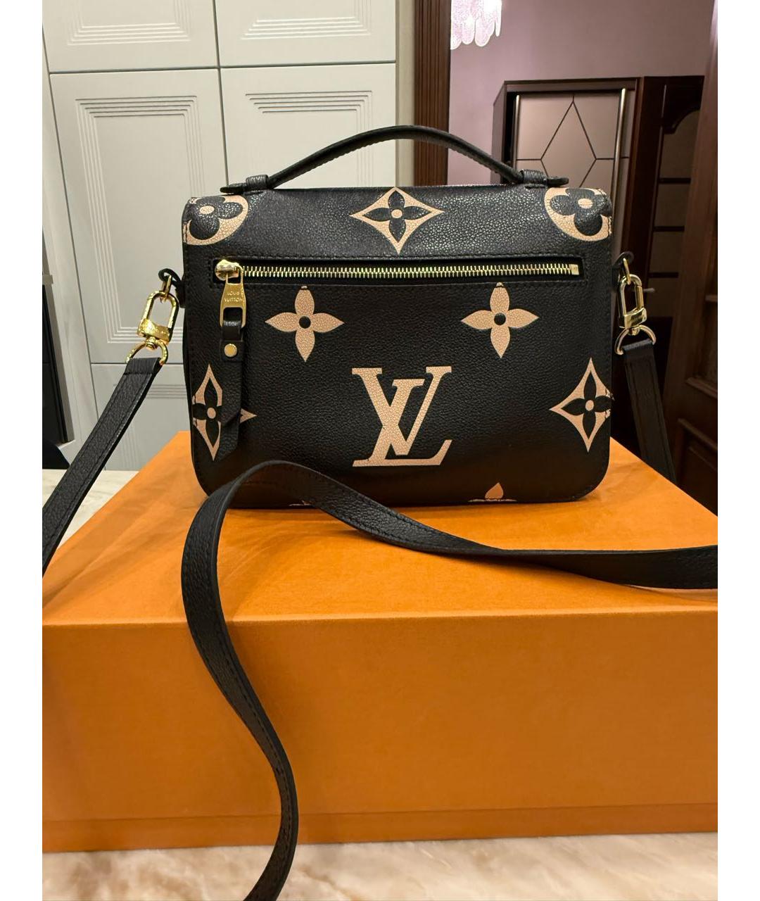 LOUIS VUITTON Черная кожаная сумка через плечо, фото 3