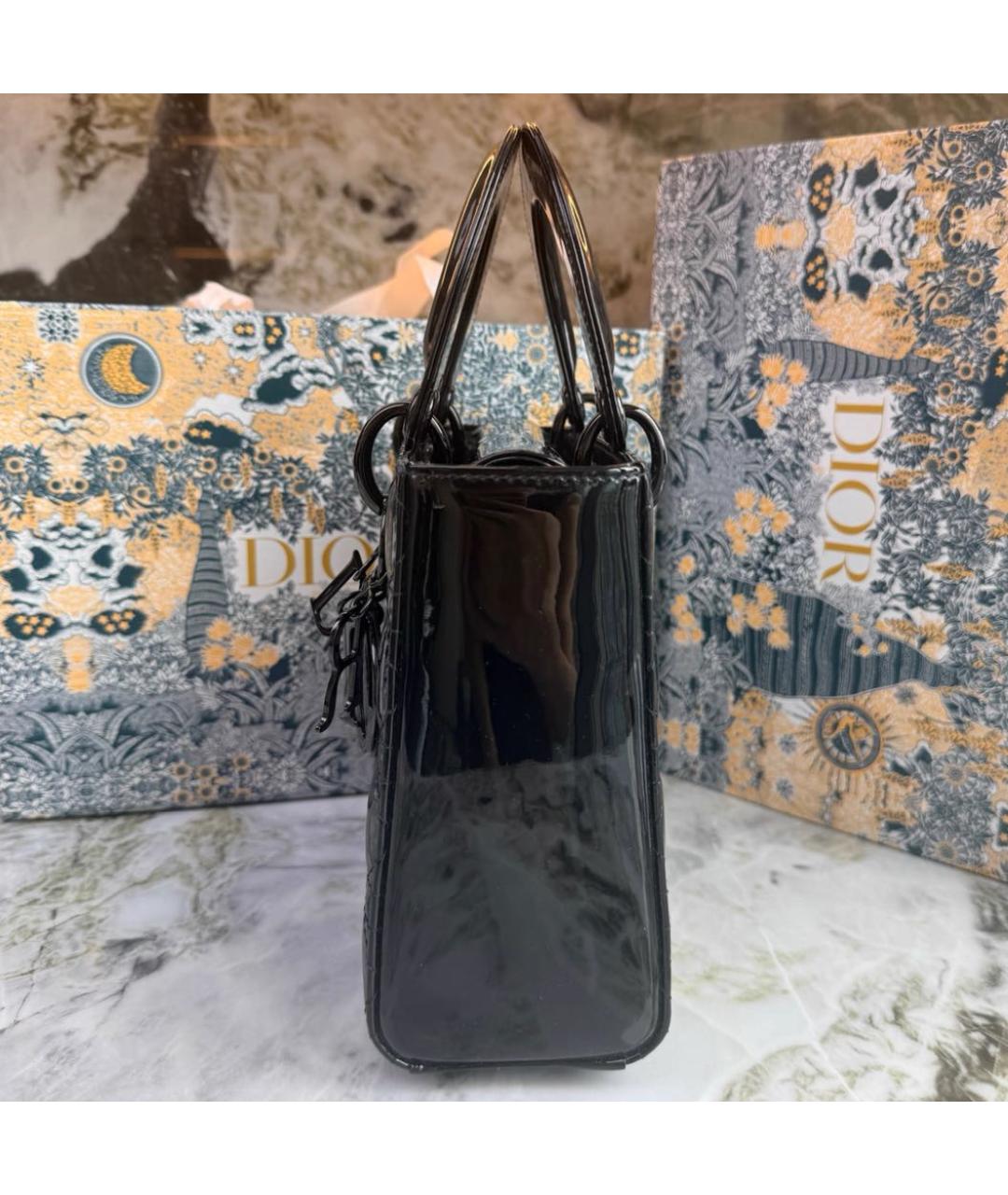 CHRISTIAN DIOR Черная сумка с короткими ручками из лакированной кожи, фото 4