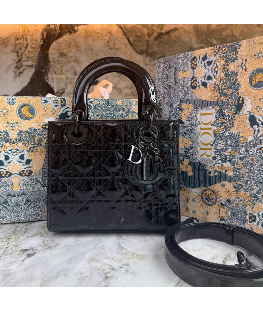 CHRISTIAN DIOR Черная сумка с короткими ручками из лакированной кожи, фото 7