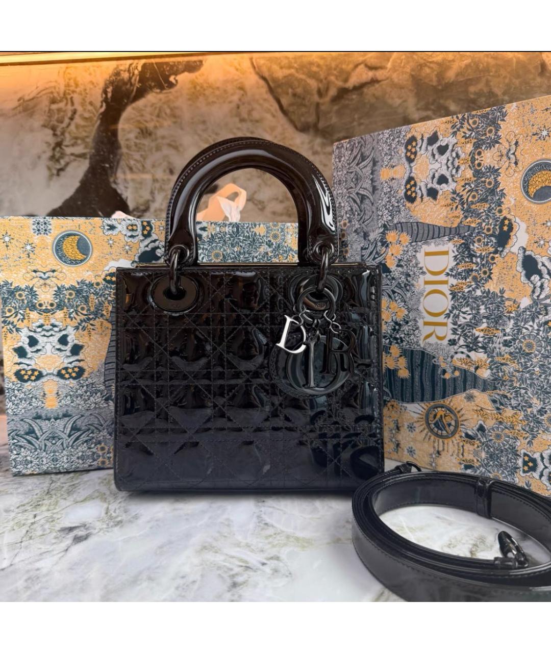 CHRISTIAN DIOR Черная сумка с короткими ручками из лакированной кожи, фото 2