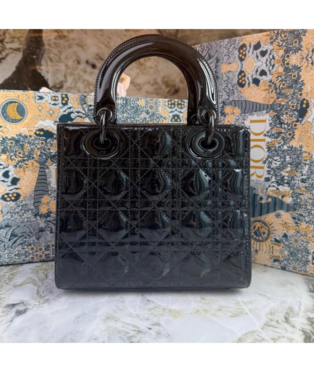 CHRISTIAN DIOR Черная сумка с короткими ручками из лакированной кожи, фото 5