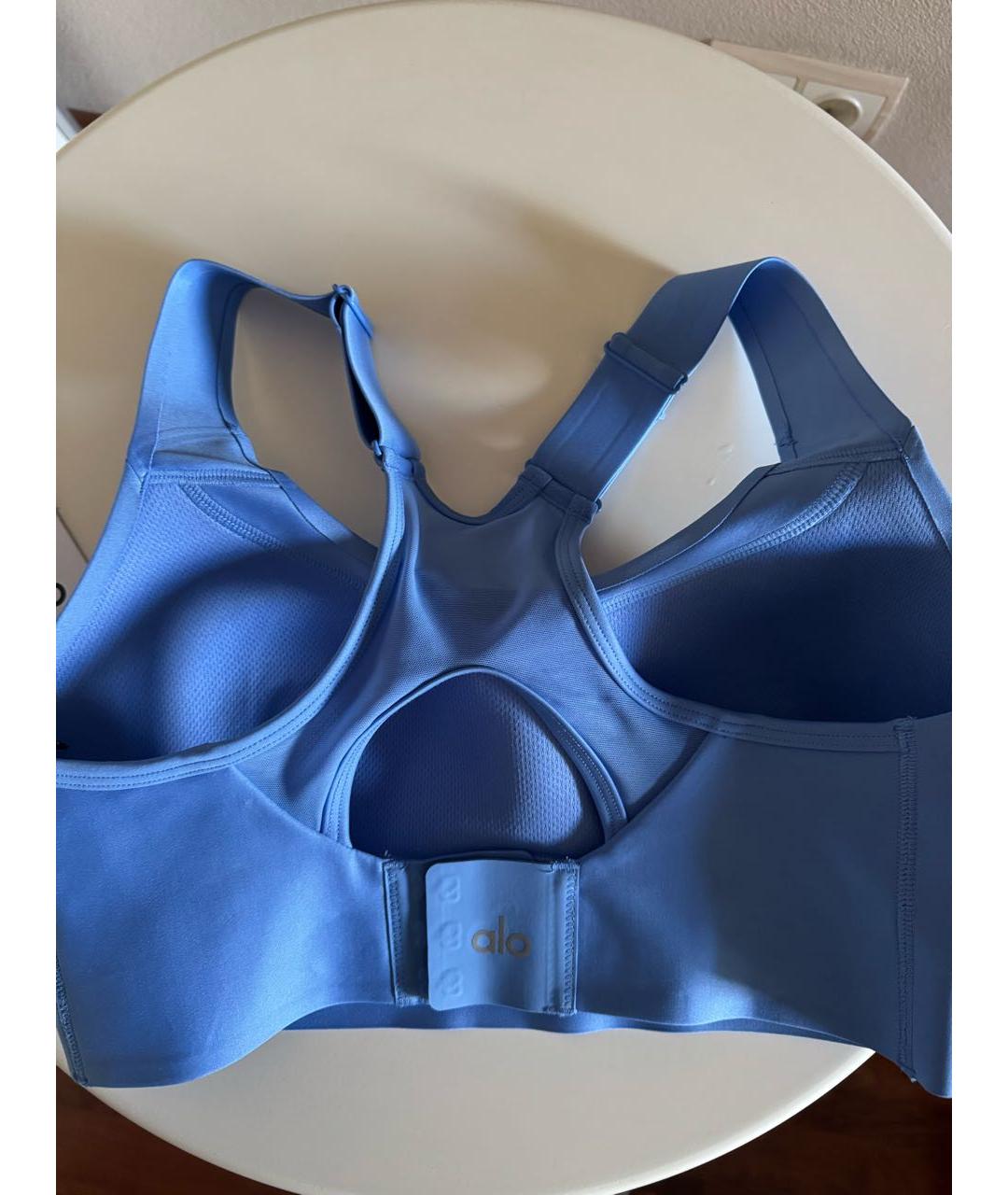 ALO YOGA Голубые синтетические спортивные брюки и шорты, фото 2