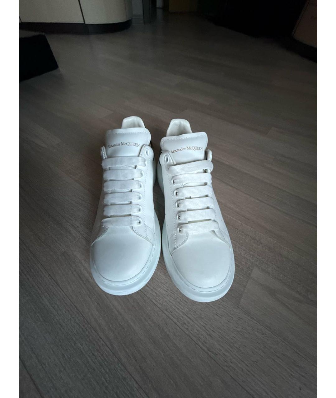 ALEXANDER MCQUEEN Белые кожаные низкие кроссовки / кеды, фото 2