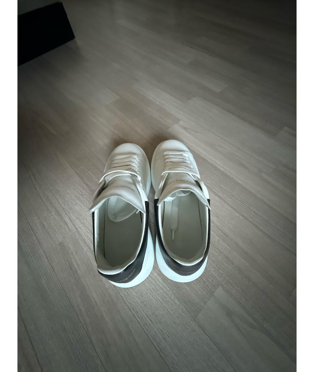 ALEXANDER MCQUEEN Белые кожаные низкие кроссовки / кеды, фото 3